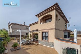 Chalet in Villa de Otura. Chalet independiente en villa de otura