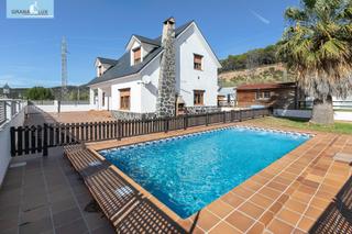 Chalet  Cuesta las piedras. Tu hogar ideal espera por ti!