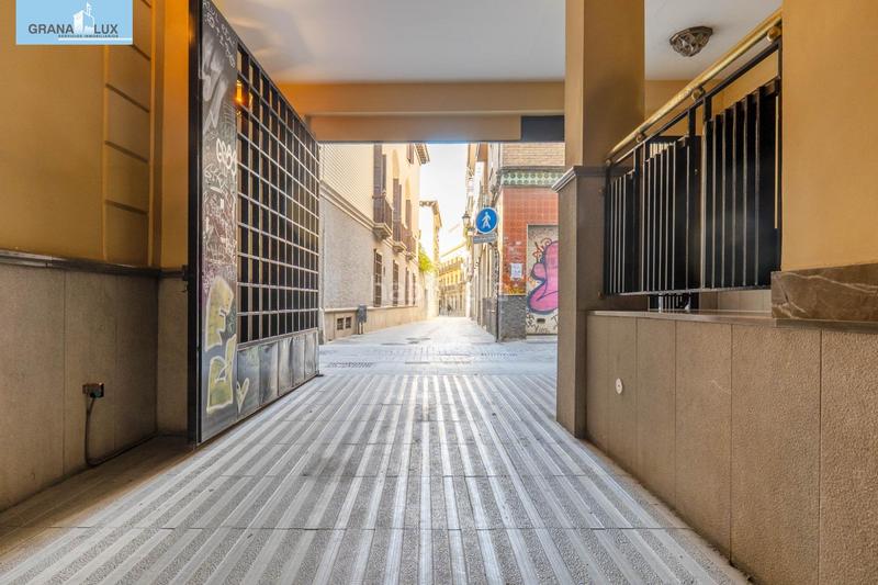 Foto bfc44540-80d2-4a61-bdae-dcff57434a19. Appartamento con riscaldamento parcheggio in Centro - Sagrario Granada