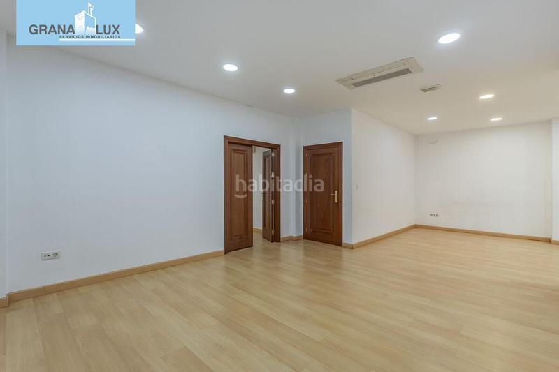 Foto f11c60fe-912e-4714-bf10-dd664aeb7972. Local commercial dans Barrio de Zaidín Granada