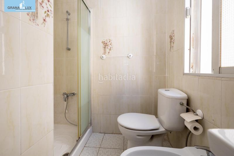 Foto c0d1e37d-6713-4b6b-af4c-468fd7646d6d. Pis a calle santa adela 48 a Barrio de Zaidín Granada