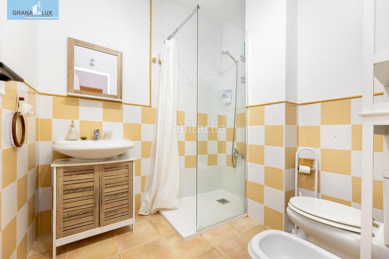 Foto d5a86f5f-f869-4b92-baec-4cca20f2fc67. Apartamento venta de apartamento con licencia turística junto a gran vía en Granada