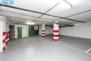 Autoparkplatz  Calle santa lucia. Se venden 16 plazas de garaje y 3 trasteros. oportunidad de inve