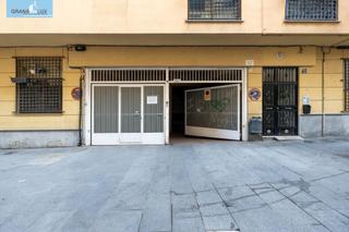 Autoparkplatz  Calle seminario. Estupenda cochera situada practicamente en el centro de granada