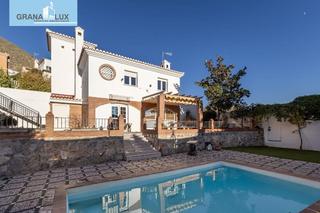 Chalet in Cenes de la Vega. Chalet con vistas increíbles en cenes de la vega.