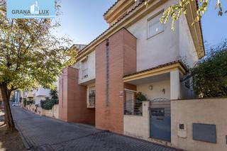 Casa  Calle de juan oro. Casa en armilla, junto al cc nevada.