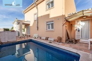 House in Jun. Oportunidad única! casa con garaje, zonas comunes y piscina en j