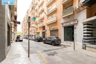 Locale commerciale in Calle Nazaríes
