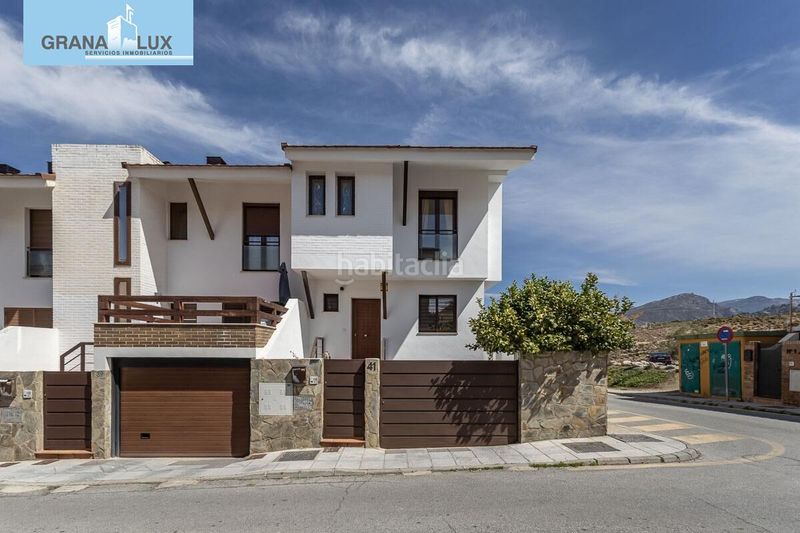 Foto b5dd8e4f-0279-4400-bb16-0519aa1d4ae0. Casa aparellada amb aparcament piscina a Barrio de la Vega Monachil