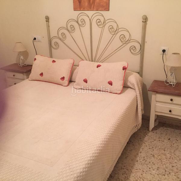 Foto 3eddb421-f3e3-4bbf-8c81-1a7cada54832. Rent semi detached house with fireplace in La Barrosa Chiclana de la Frontera