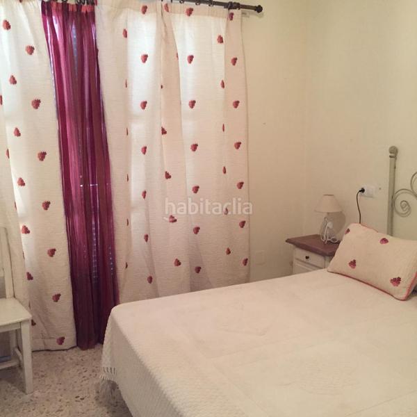 Foto cf607f90-3ec2-4bf3-9bd5-4bf6fe00743a. Rent semi detached house with fireplace in La Barrosa Chiclana de la Frontera