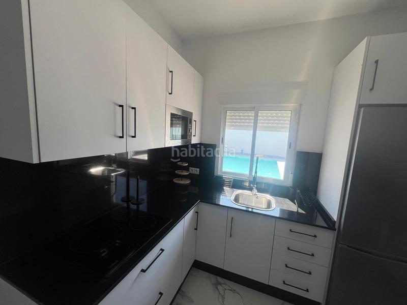 Foto 2742b5b6-6cb3-40be-a3f2-ac200f2a0f20. Chalet mit parking pool in Las Lagunas - Campano Chiclana de la Frontera