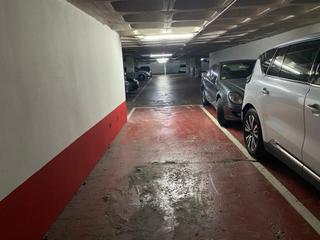 Aparcament cotxe a Campuzano. Parcela de garaje doble en línea con trastero junto al guggenhei