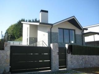Xalet  Calle madariaga bidea. Chalet unifamiliar de reciente construcción y con piscina en núc