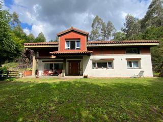 Chalet  Camino kukulumendi bidea. Chalet unifamiliar ubicado en bosque autctono , a tres min de n