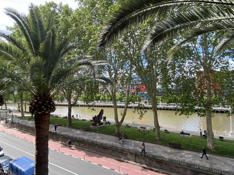 Foto 3ea7f524-f111-4707-831e-2e9526658645. Piso excepcional vivienda en primera línea del paseo de campo volantín en Bilbao