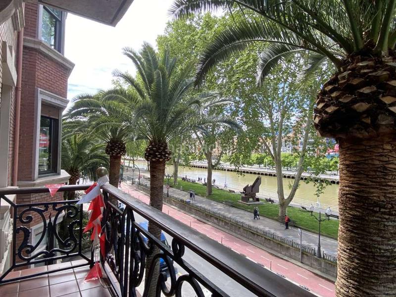 Foto b3d8b48e-bce2-4a70-89d5-cf73f38ed819. Piso excepcional vivienda en primera línea del paseo de campo volantín en Bilbao