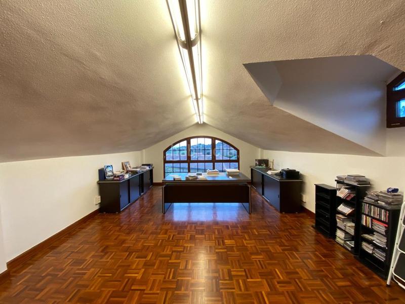 Foto a691e125-c61c-4115-ad7e-ea7189d9f670. Chalet gran chalet unifamiliar , cercano a núcleo urbano y servicios . en Barrika