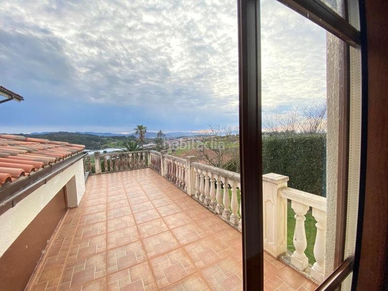 Foto b501cbd8-7419-44a3-ab83-ffb90b5be614. Chalet gran chalet unifamiliar , cercano a núcleo urbano y servicios . en Barrika