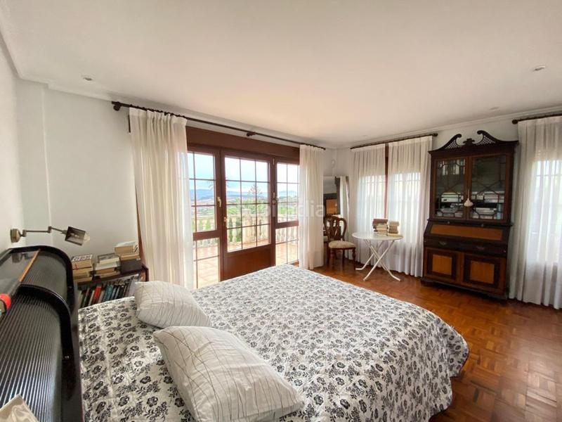 Foto b59f2d40-956f-45b6-a0ee-a87f5d5251ce. Chalet gran chalet unifamiliar , cercano a núcleo urbano y servicios . en Barrika