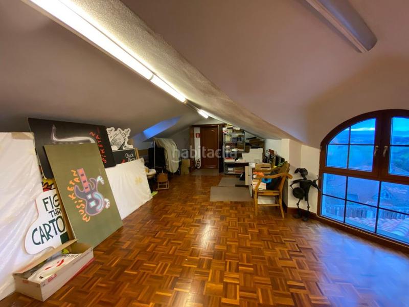 Foto dbd61340-6ba9-4220-9f0c-dcaa0acc8276. Chalet gran chalet unifamiliar , cercano a núcleo urbano y servicios . en Barrika