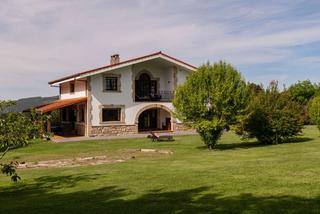 Xalet a Gatika. Casa espectacular junto a núcleo urbano