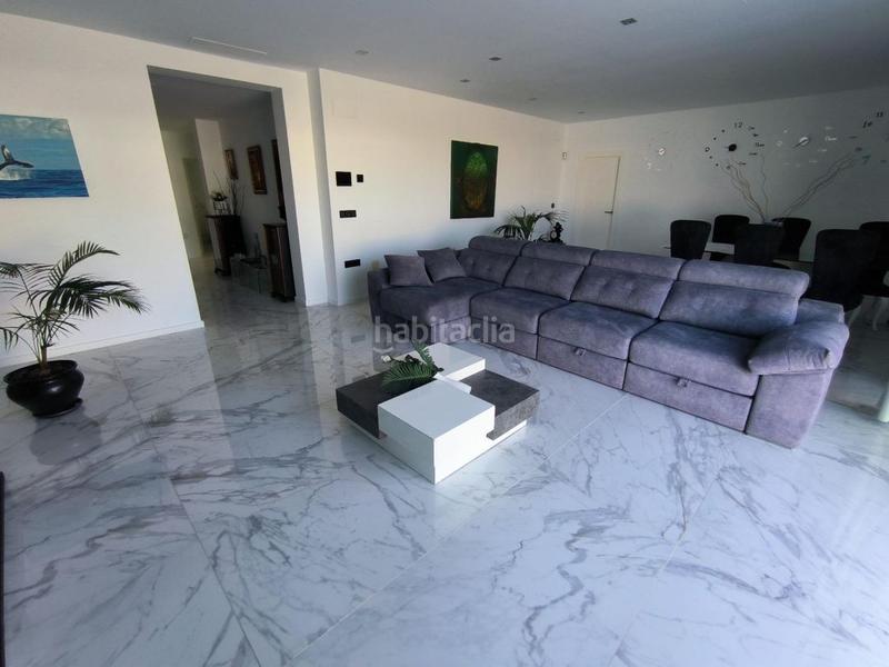 Foto 079f6531-0b4d-4a3b-aa58-761f83d15d7b. Xalet a avenida barcelona 25 a balcón de Finestrat-terra marina Finestrat