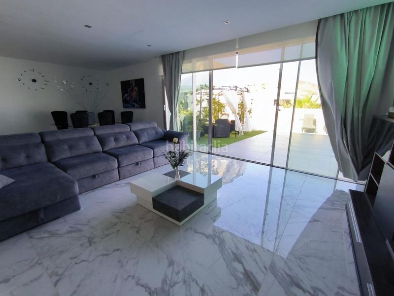 Foto 26028134-af92-4b45-afa1-cb24a73d48ec. Xalet a avenida barcelona 25 a balcón de Finestrat-terra marina Finestrat