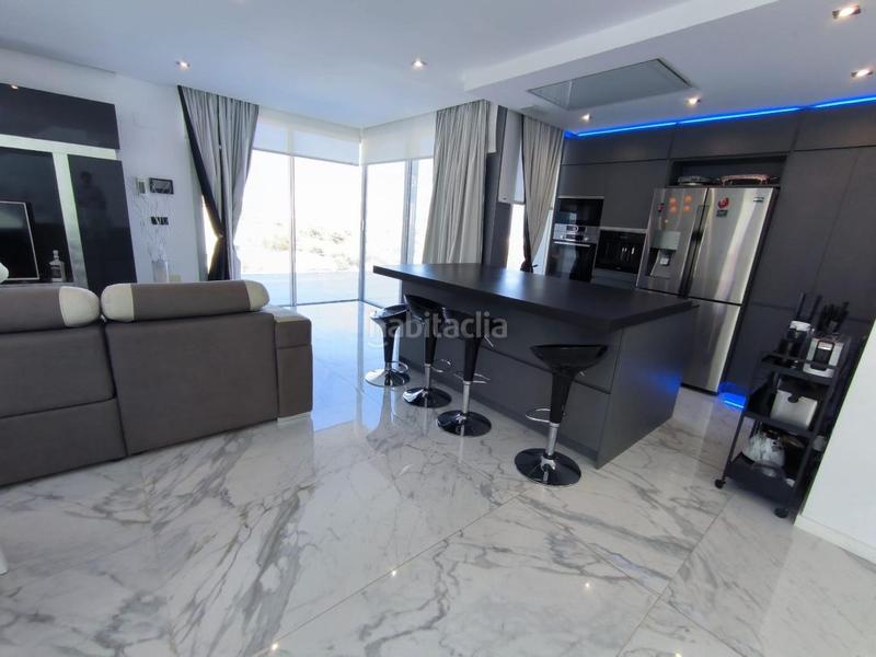 Foto 4420cc34-b377-4eed-8a52-e499c4c99791. Xalet a avenida barcelona 25 a balcón de Finestrat-terra marina Finestrat