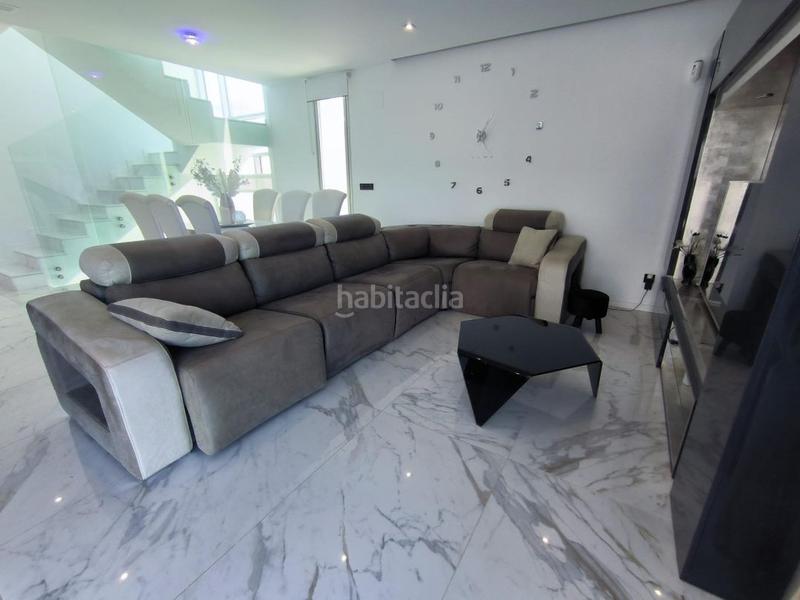 Foto b231b996-a98a-48c9-b081-afafc493f16f. Xalet a avenida barcelona 25 a balcón de Finestrat-terra marina Finestrat