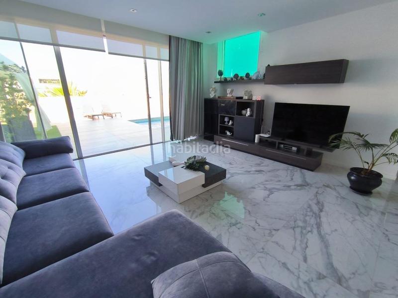 Foto d3c53bb0-24c0-47a1-a1ee-ccc3beeef1de. Xalet a avenida barcelona 25 a balcón de Finestrat-terra marina Finestrat