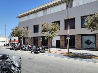 Local Comercial en Calle Caraza