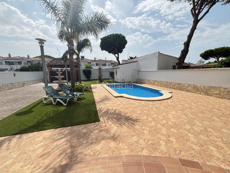 Foto 084ec62d-2bf7-426f-b5ea-abad17821f6d. Chalet avec chauffage parking piscine dans La Barrosa Chiclana de la Frontera
