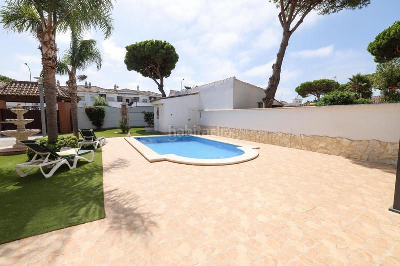 Foto 470b03fc-d66f-4bae-a20a-b10cca33fd71. Chalet avec chauffage parking piscine dans La Barrosa Chiclana de la Frontera