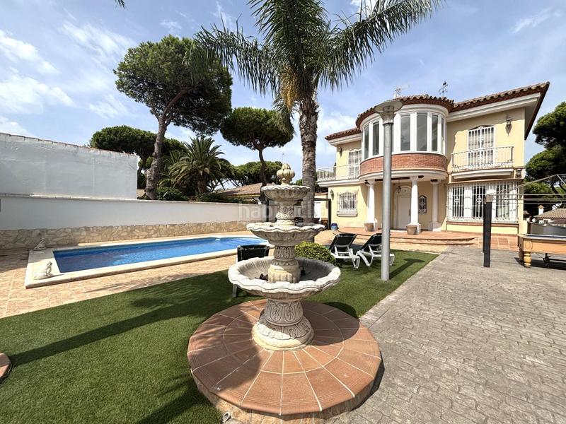 Foto 5cd73483-fff2-4c18-97f5-37d6d770d048. Chalet avec chauffage parking piscine dans La Barrosa Chiclana de la Frontera