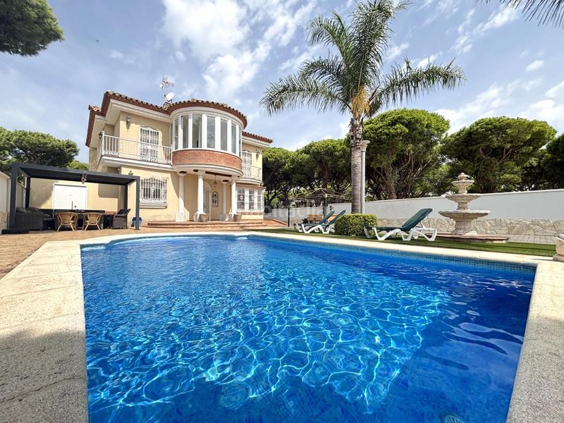 Foto 86131c58-997e-4209-9281-c14b8c2b0eca. Chalet avec chauffage parking piscine dans La Barrosa Chiclana de la Frontera