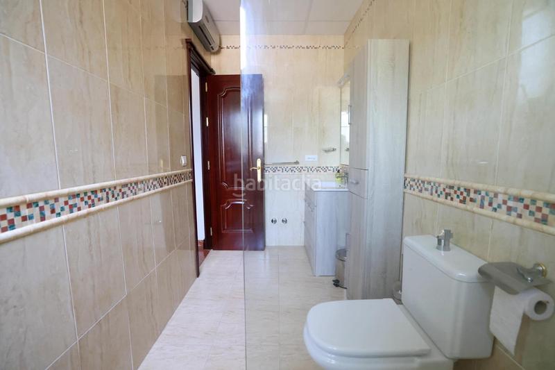 Foto c81f10e8-5d61-4a56-aca2-139461f7ad40. Chalet avec chauffage parking piscine dans La Barrosa Chiclana de la Frontera