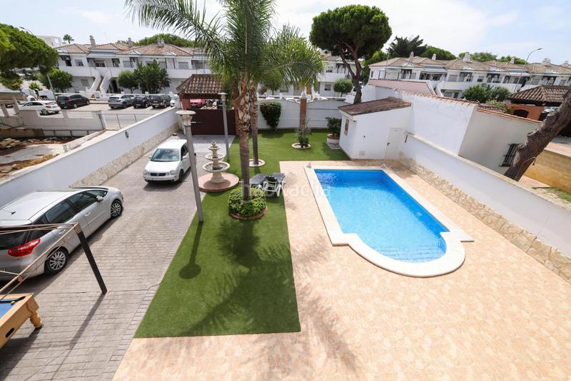 Foto ff73f0b3-b22b-44a6-9ee0-4d55072dda91. Chalet avec chauffage parking piscine dans La Barrosa Chiclana de la Frontera