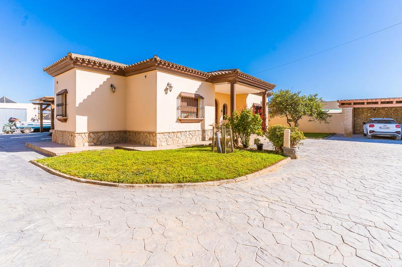 Foto b1e225fc-14db-4dd9-9a12-3d560d6a5037. Xalet amb aparcament a Los Franceses - La Vega Chiclana de la Frontera