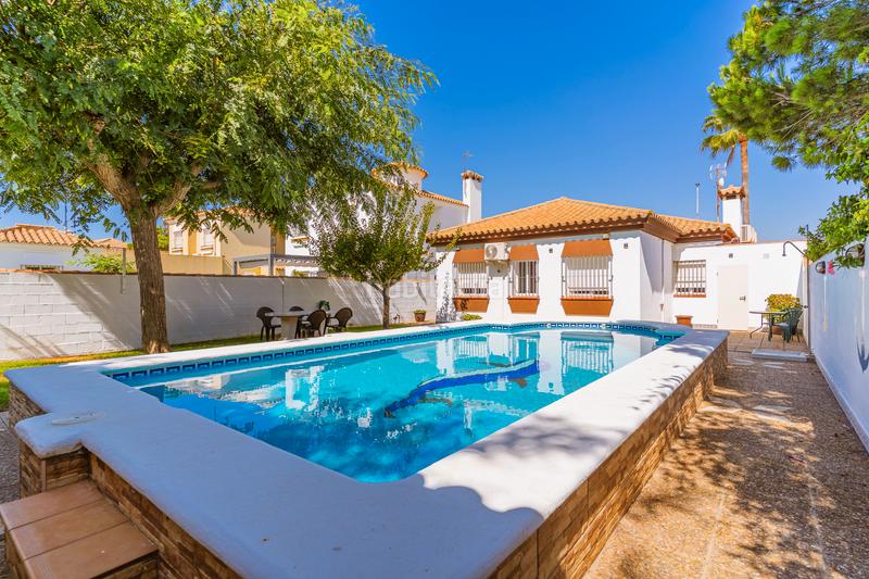 Foto ce560aa6-e11c-4c9c-b502-6aaf6024c300. Chalet in Sancti Pietri Chiclana de la Frontera