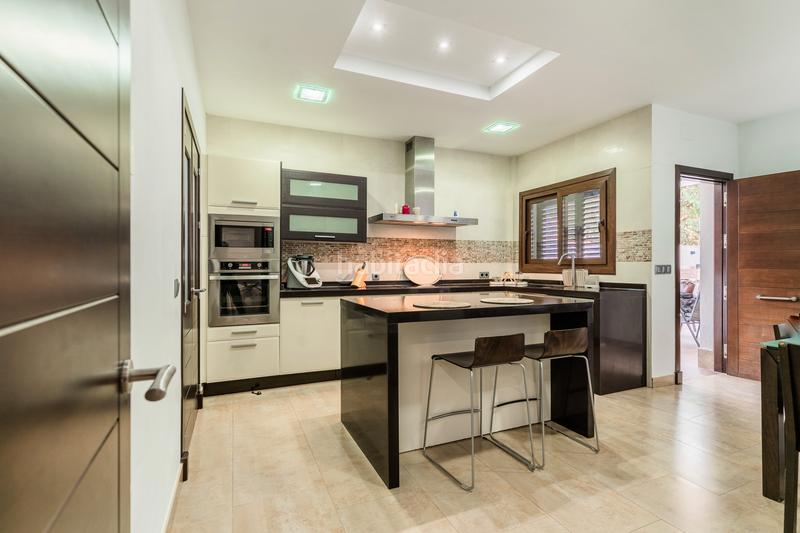 Foto 3b338e61-7c37-421b-a4b6-2da78eeeadec. Chalet espectacular chalet en Núcleo urbano Chiclana de la Frontera