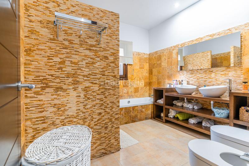 Foto a04c6a90-43c6-41c1-b9bf-26096330e596. Chalet espectacular chalet en Núcleo urbano Chiclana de la Frontera