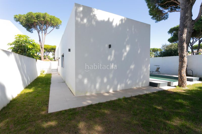 Foto 10df221b-af26-46c8-8b43-37d4a92d7d6e. Chalet  en La Barrosa Chiclana de la Frontera