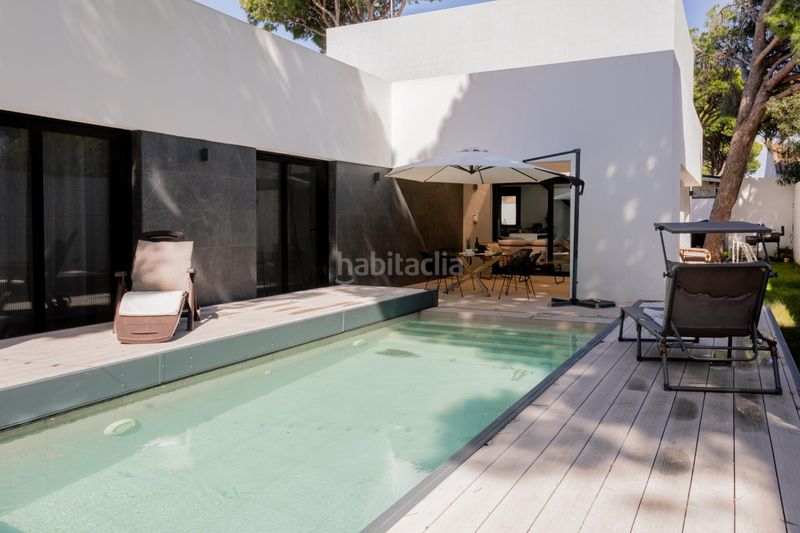 Foto b0df8f62-a8d1-4224-adb0-1cac56f44868. Chalet  en La Barrosa Chiclana de la Frontera