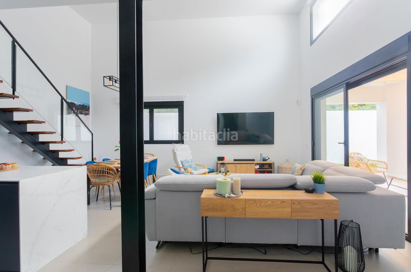 Foto b72ec923-9b3a-432a-b37e-e15de8fc1d4c. Chalet  en La Barrosa Chiclana de la Frontera