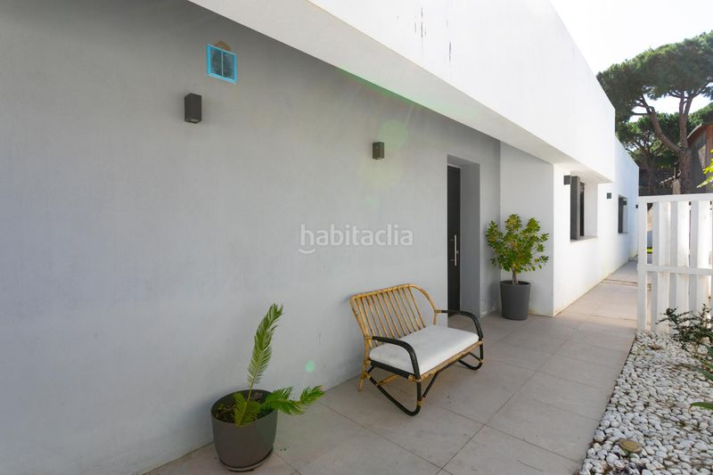 Foto bc97da5a-3c49-4fb3-b06a-0534285ca592. Chalet  en La Barrosa Chiclana de la Frontera