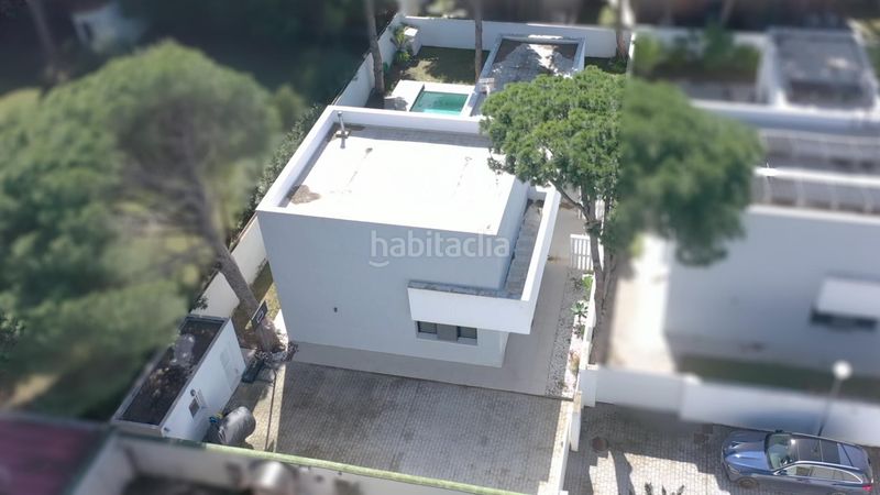 Foto cb4bfaa7-f4c6-4aa5-b39e-8b84d1eb5cf3. Chalet  en La Barrosa Chiclana de la Frontera