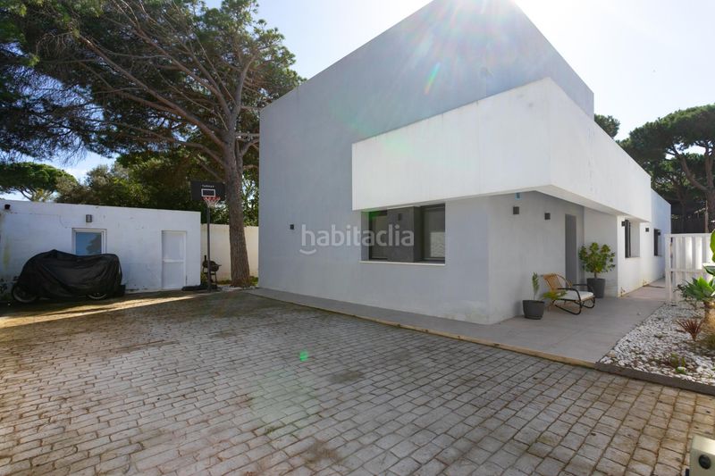 Foto d5105bdb-7430-414e-9605-94b8b6512cf8. Chalet  en La Barrosa Chiclana de la Frontera