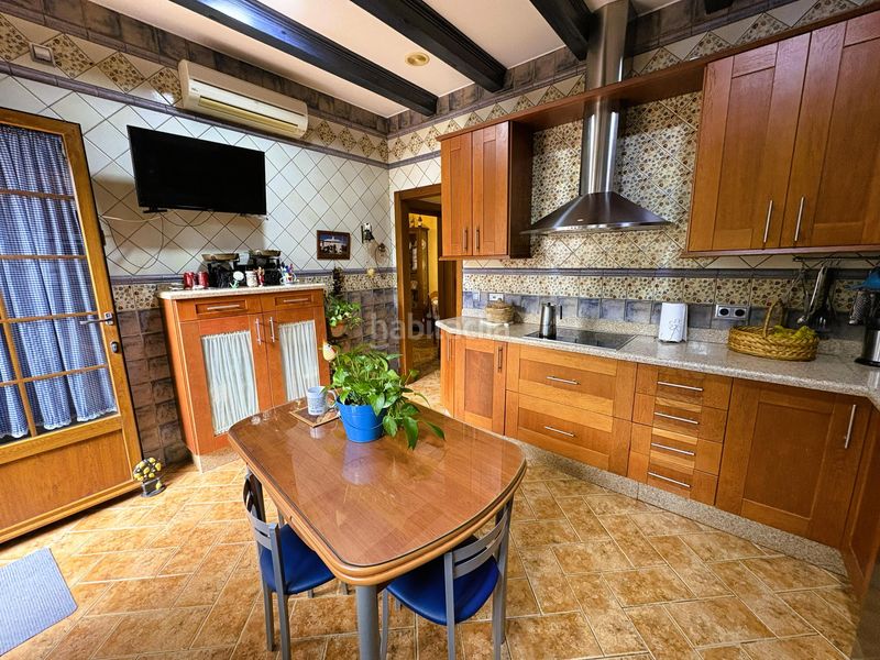 Foto 80cea949-16a7-47b6-8432-681b56c64861. Casa adossada amb aparcament piscina a Arcos de la Frontera