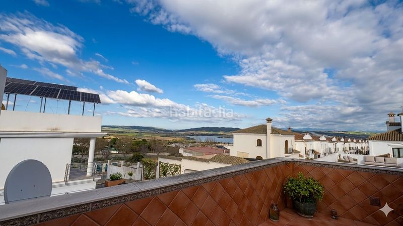 Foto 91ee4be2-0c0a-44bb-82f5-3465cd079747. Casa adossada amb aparcament piscina a Arcos de la Frontera